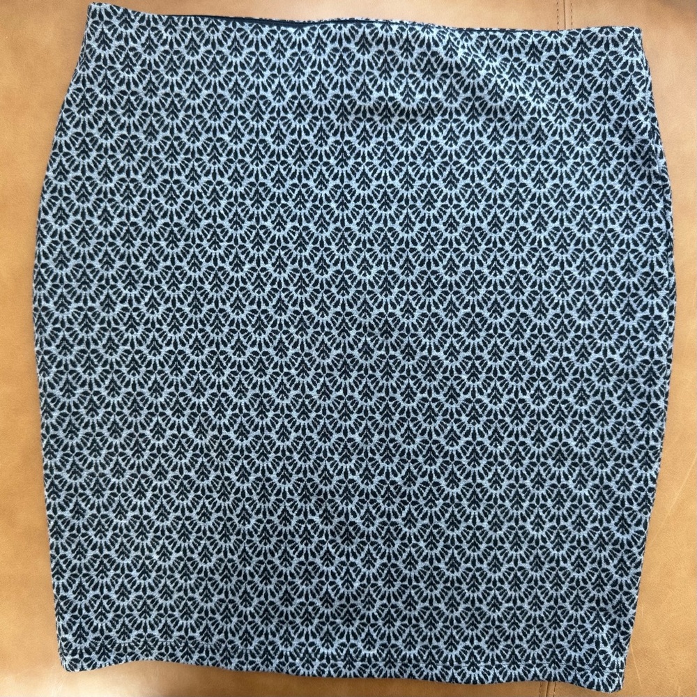LOFT Pull On Pencil Skirt - Medium